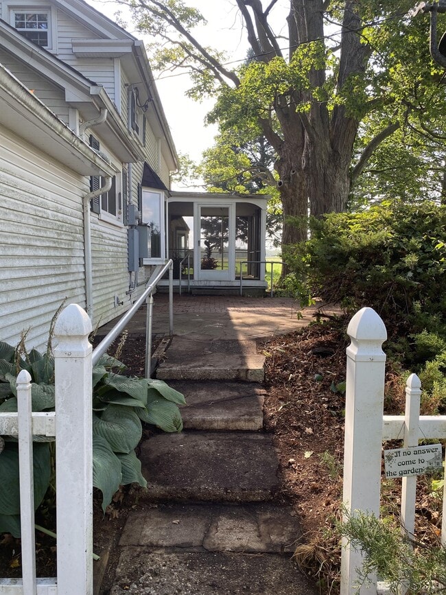 Building Photo - 7020 Brown Rd