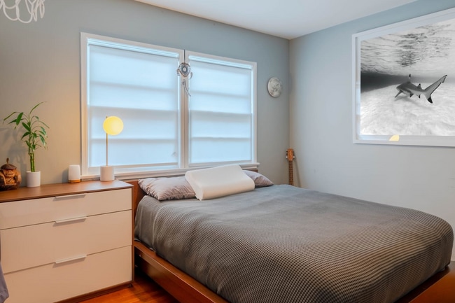 Building Photo - 1032 Palms Blvd