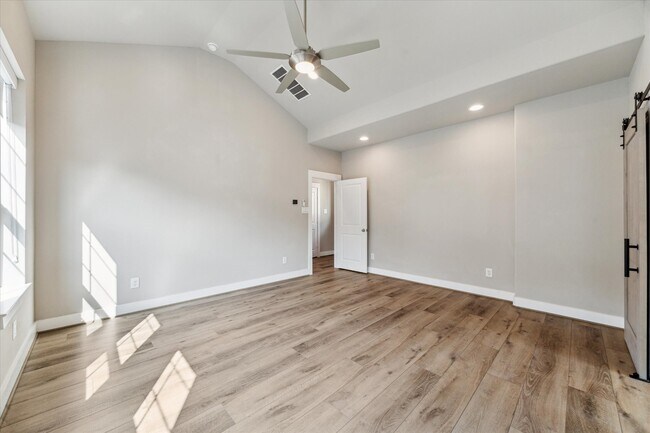 Building Photo - 1214 W 25th St