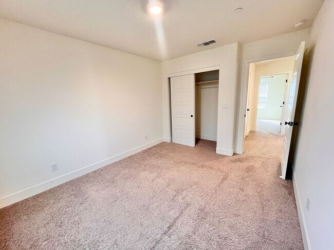 Building Photo - 1602 Dodder Dr