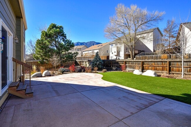 Building Photo - 4-bedroom Gem Near Ft. Carson!