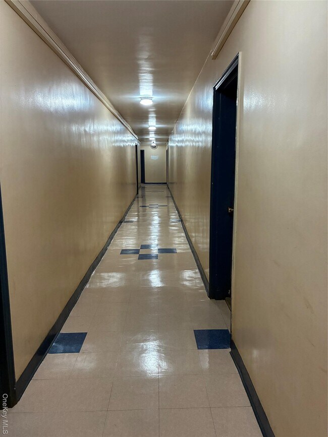 Building Photo - 610 Waring Ave