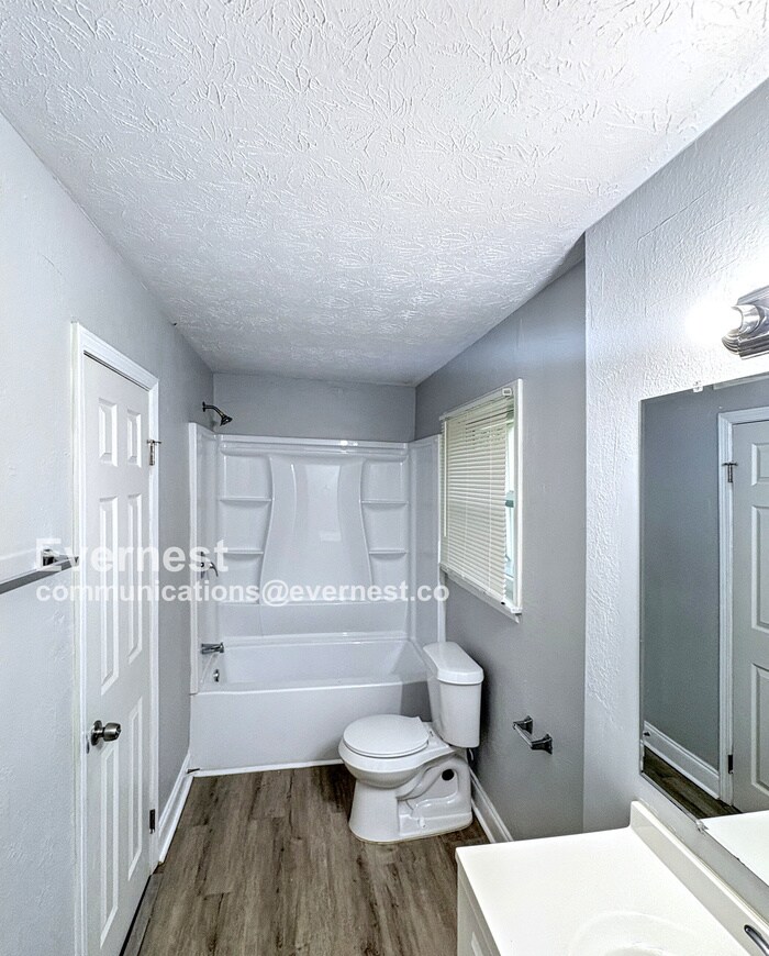 Building Photo - 8802 Homewood Dr