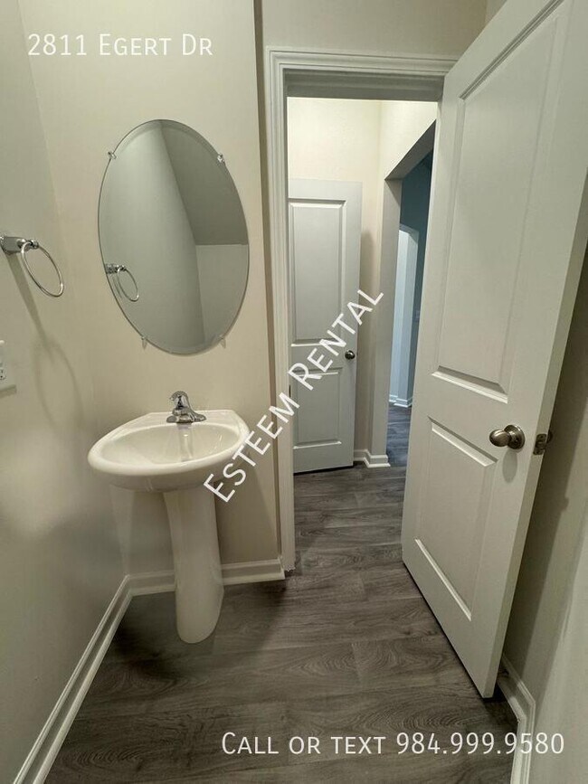 Building Photo - 2811 Egert Dr