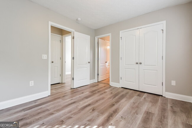 Building Photo - 4580 Ferncrest Pl
