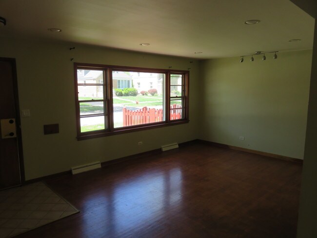 Building Photo - 1673 Ash St