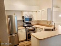 Building Photo - 13810 Sutton Park Dr N