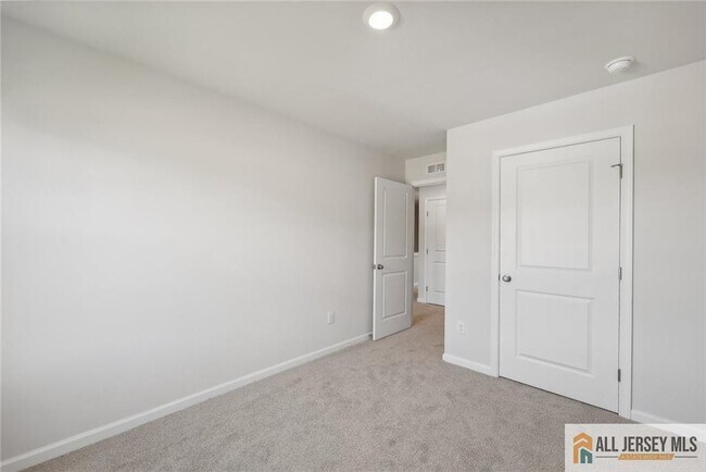 Building Photo - 25 Elliot Ln