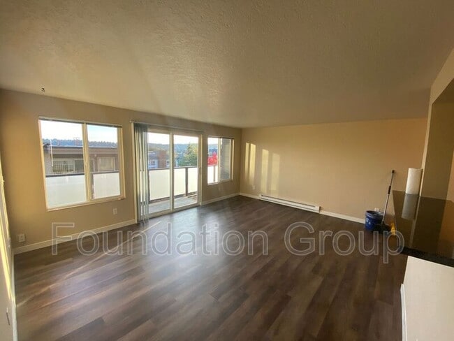 Building Photo - 2405 NW 65th St