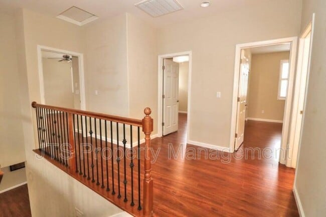 Building Photo - 217 Barnhill Dr