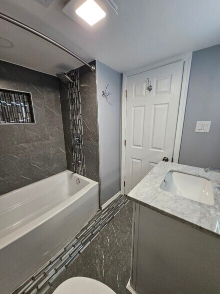 Building Photo - 13853 Forest Ave