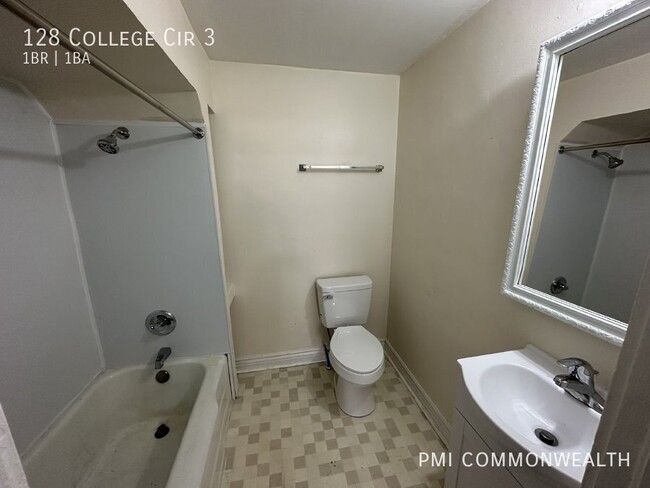 Building Photo - 1 Bed / 1 Bath Apartment w/ Loft (Availabl...