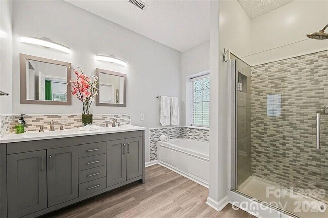 Building Photo - 13505 Gatestone Ln