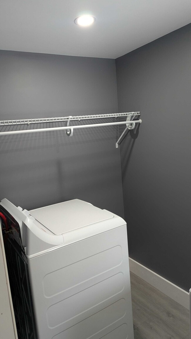 Building Photo - 812 E 3rd St