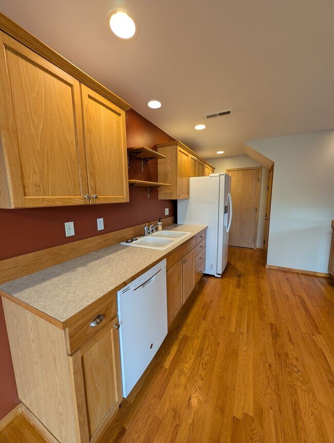 Building Photo - A Gardeners Oasis! 3 Bedroom Townhome for ...