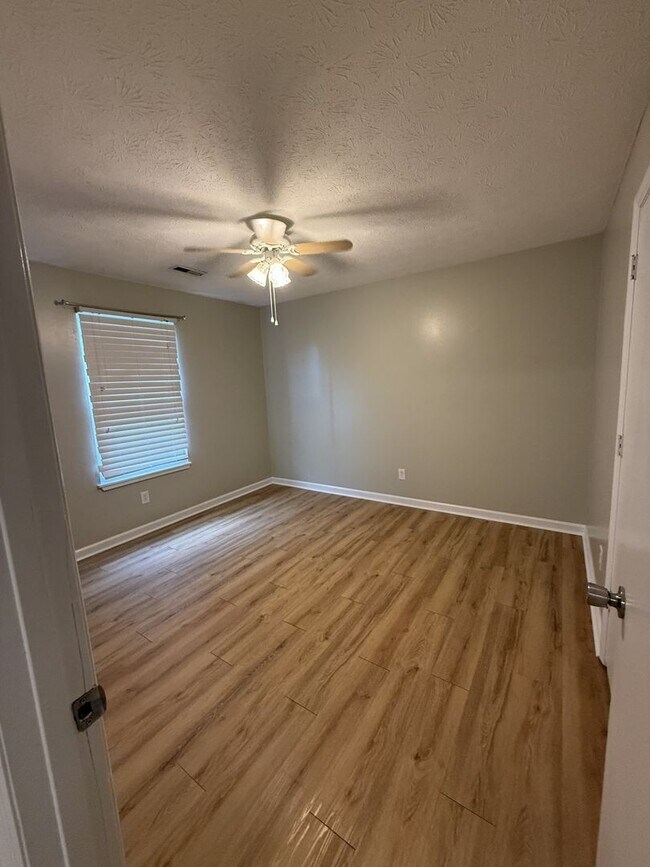 Building Photo - 159 Anderson Ln