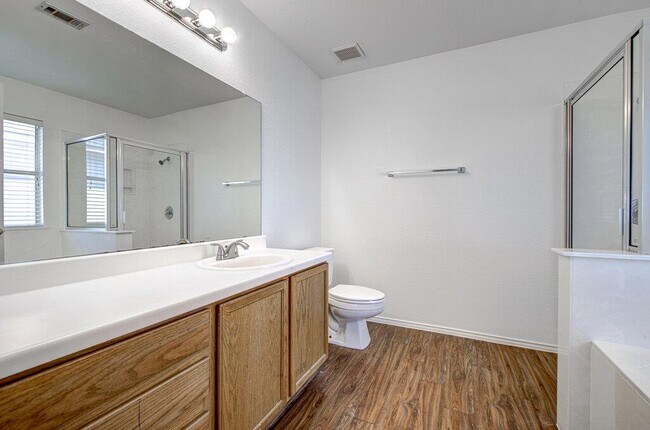 Building Photo - 207 Brentwood Dr
