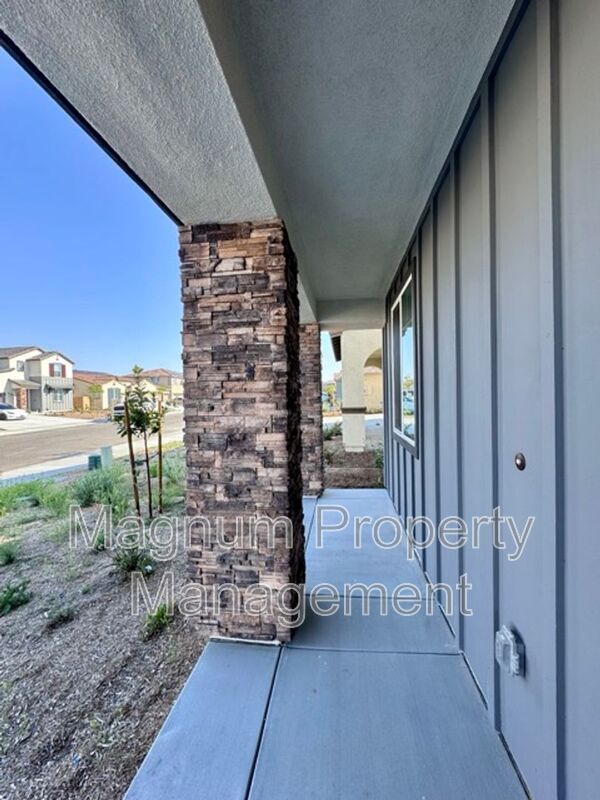 Building Photo - 30769 Valley Heights Dr.