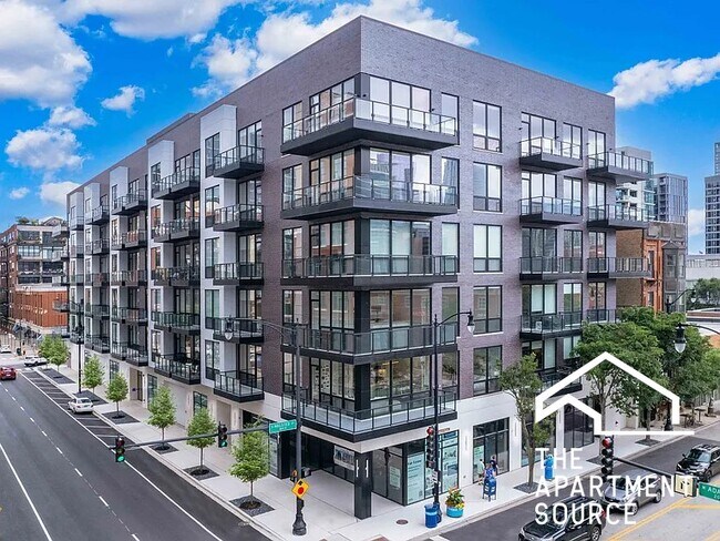 Building Photo - 812 W Adams St
