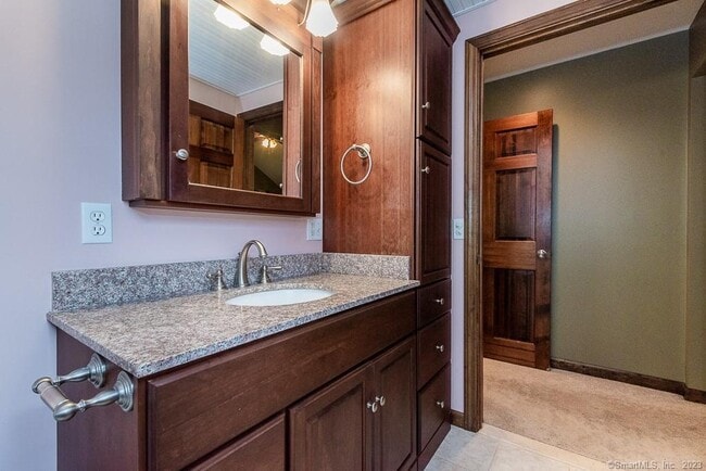 Building Photo - 131 Hemlock Dr