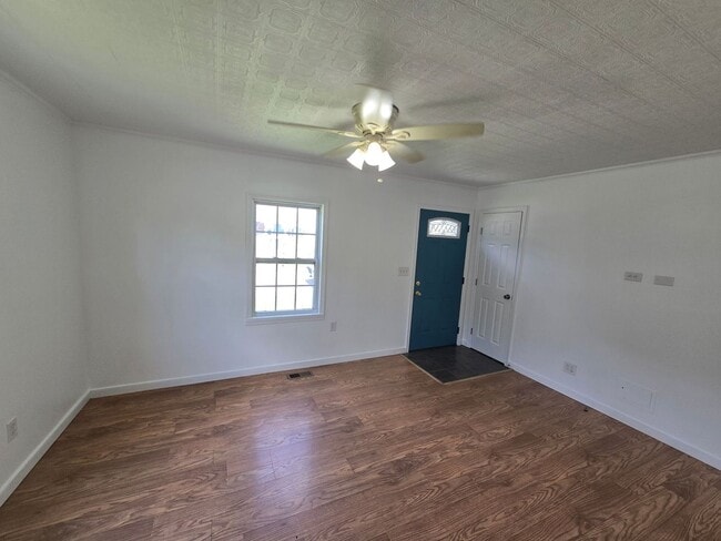 Building Photo - 2 bedroom home in Petersburg