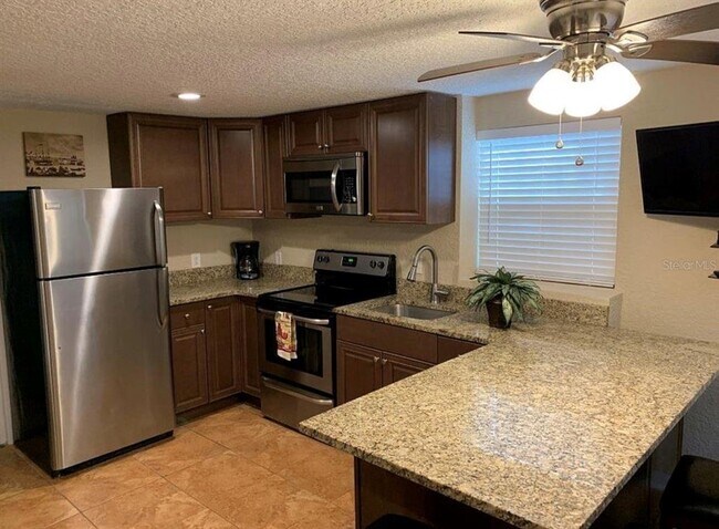 Building Photo - 2512 Musselwhite Ave