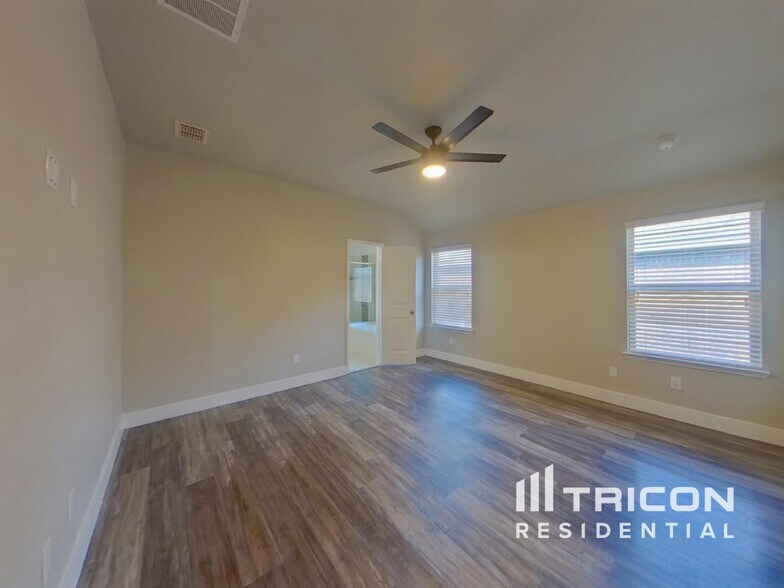 Building Photo - 1025 N Churchill Dr