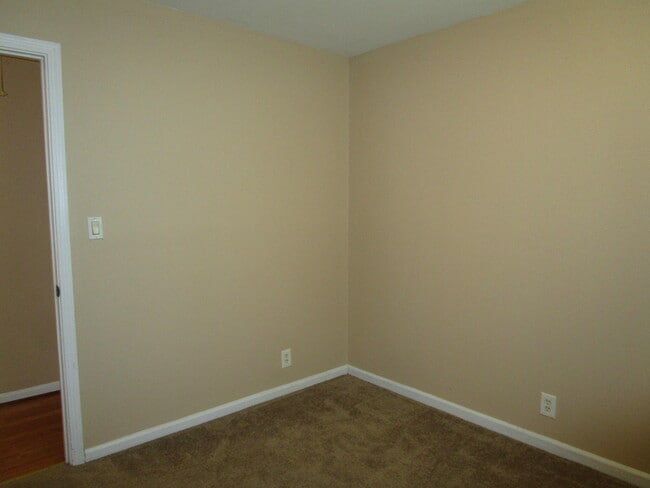 Building Photo - 25606 Hanover St