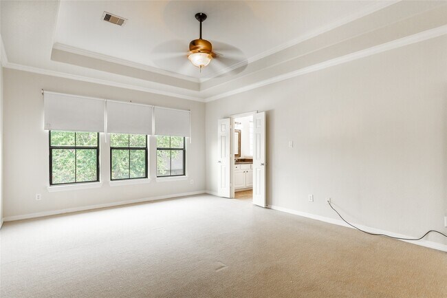Building Photo - 2923 Royal Oaks Crest