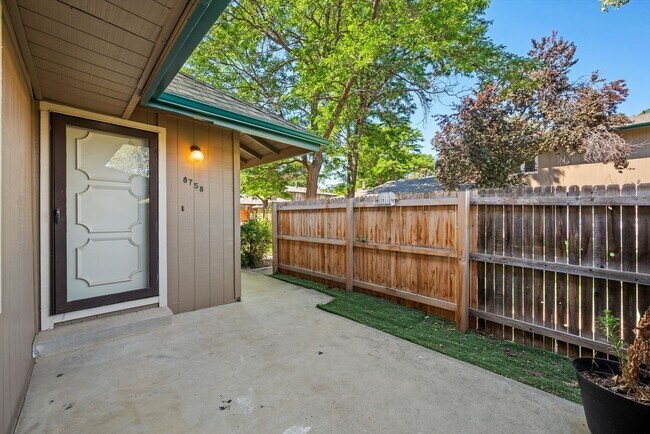 Building Photo - Comfort, Convenience & Style in the Heart of Greenwood Village