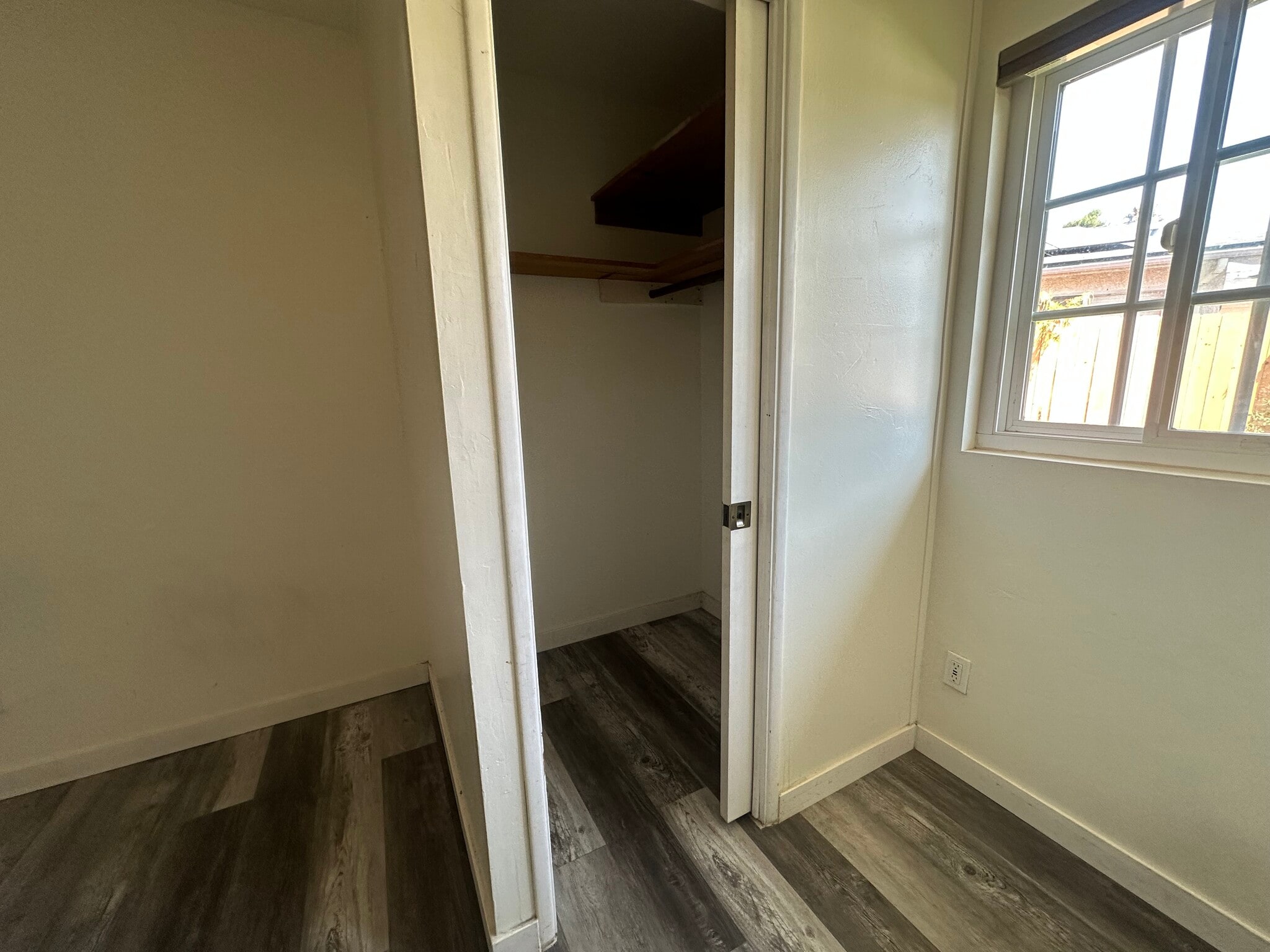 Building Photo - 9230 Pine Valley Dr