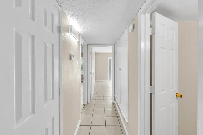 Building Photo - 3024 Tudor Ln