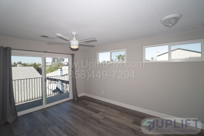 Building Photo - 2 bed 2 bath Remodeled Duplex