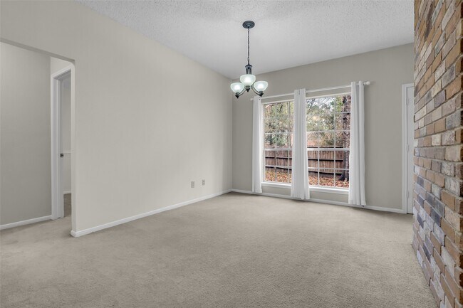 Building Photo - 10 Treadwell Ct