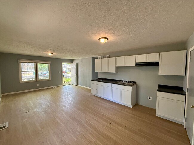 Building Photo - 3 Bed 1 Bath Home - Vouchers Accepted