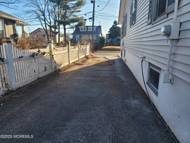 Building Photo - 19 Oak Terrace