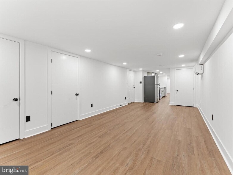 Building Photo - 4927 Catharine St