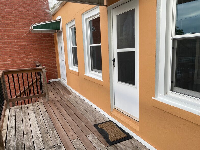 Exterior access with shared deck space - 919 Massachusetts St