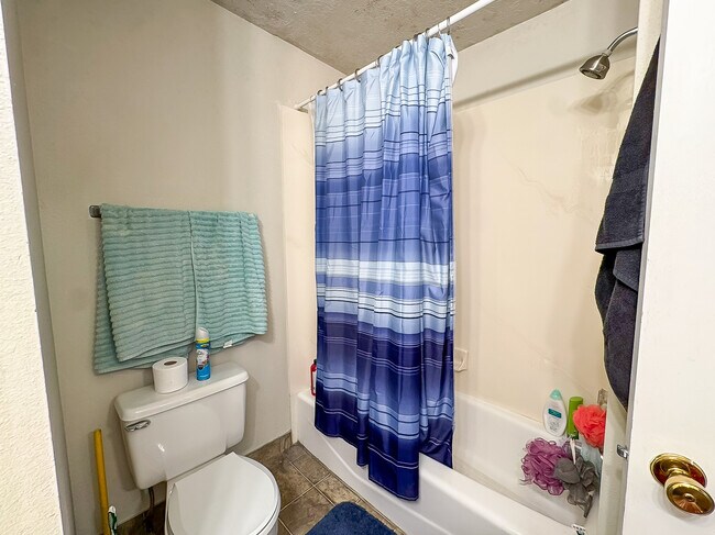 Building Photo - 515 N 200 E