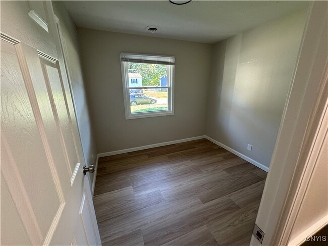 Building Photo - 304 Birchwood Blvd