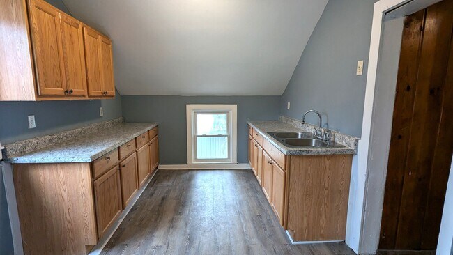 Building Photo - 1043 Chestnut St