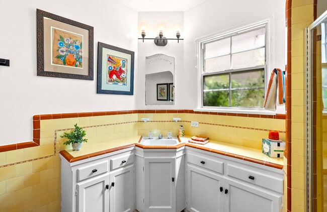 Building Photo - 9101 La Salle Ave