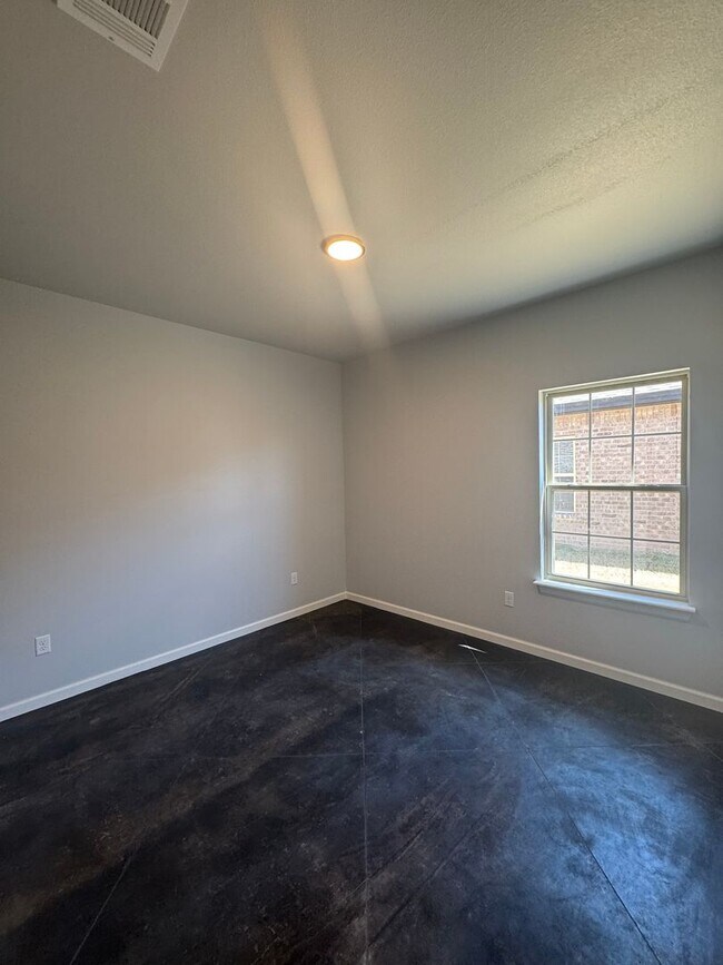 Building Photo - CORNER LOT!!!Glendale area CISD 3/2/2 !!! Be the 1st to live here!!!