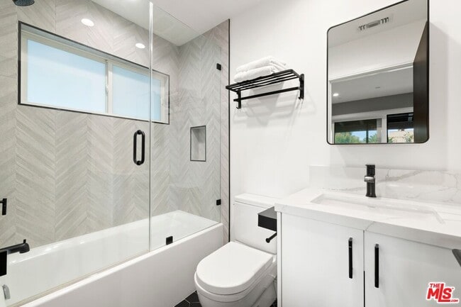 Building Photo - 637 Santa Clara Ave