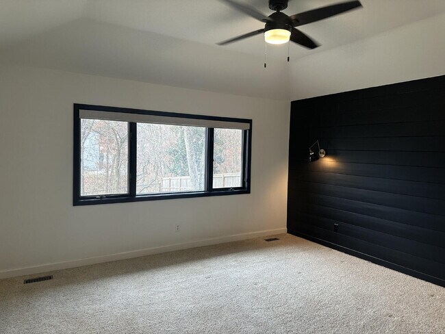 Building Photo - 4 Lois Ln