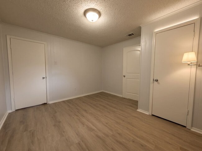 Building Photo - 518 Burlington Cir