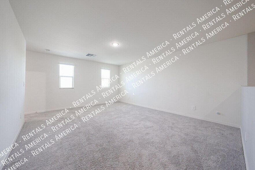 Building Photo - 6015 E Athena Rd