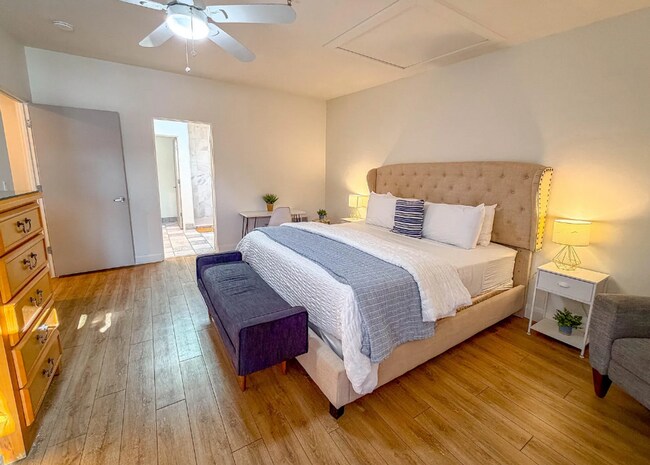 Building Photo - 2 Bedroom Townhouse in a Resort Style Community! All Utilities Included!