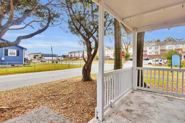 Building Photo - 1226 Cedar St