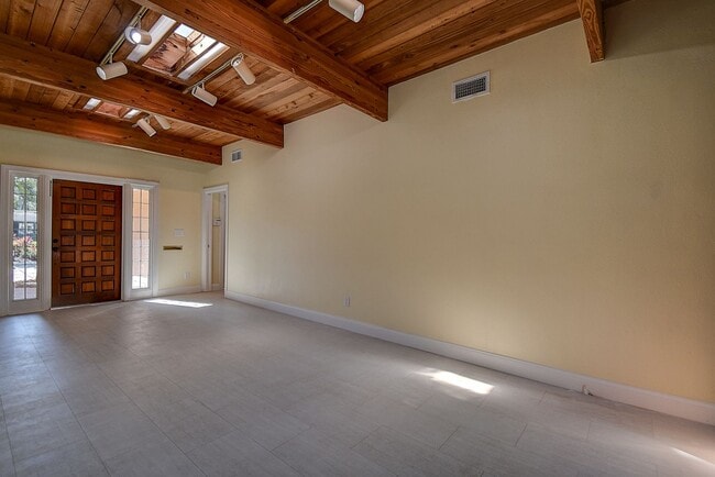 Building Photo - 1247 Monticello Blvd N